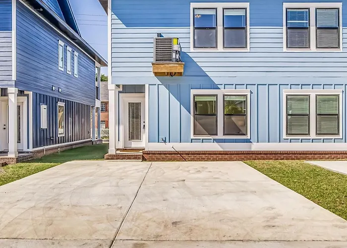 Downtown Sea Escape Apartment *