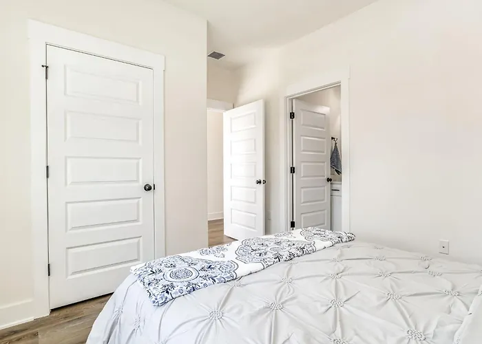 Downtown Sea Escape Apartment Pensacola