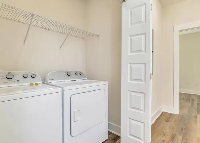 Downtown Sea Escape Apartment *