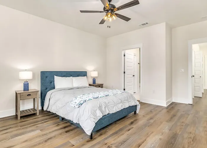 Downtown Sea Escape Apartment