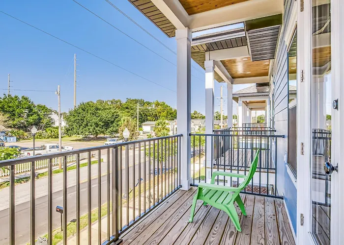 Downtown Sea Escape Apartment *