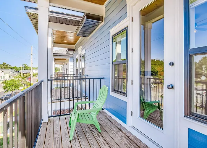 Downtown Sea Escape Apartment