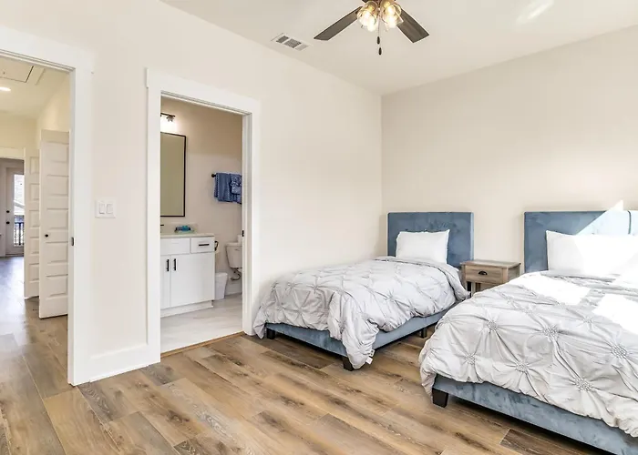 Downtown Sea Escape Pensacola