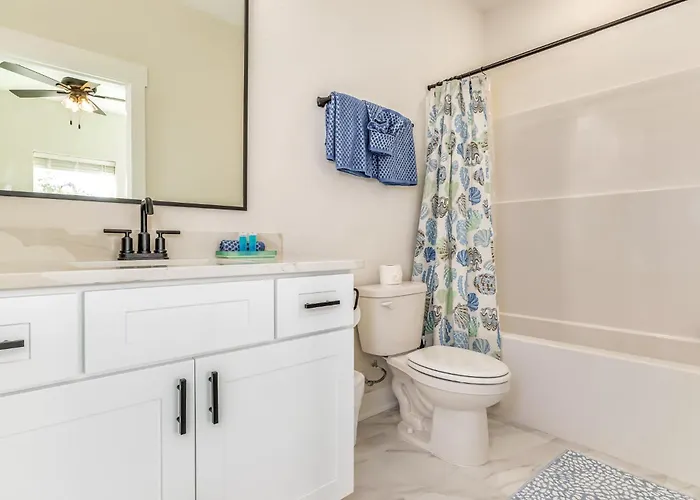 Downtown Sea Escape Apartment Pensacola