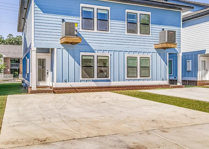 Downtown Sea Escape Apartment *