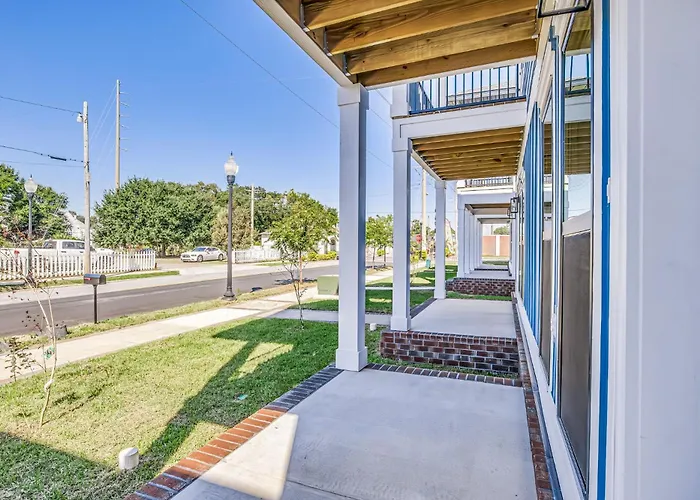 Downtown Sea Escape Apartment Pensacola