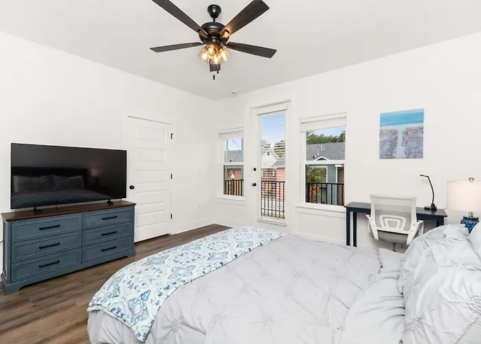 Apartment Downtown Sea Escape