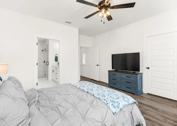 Downtown Sea Escape Apartment *